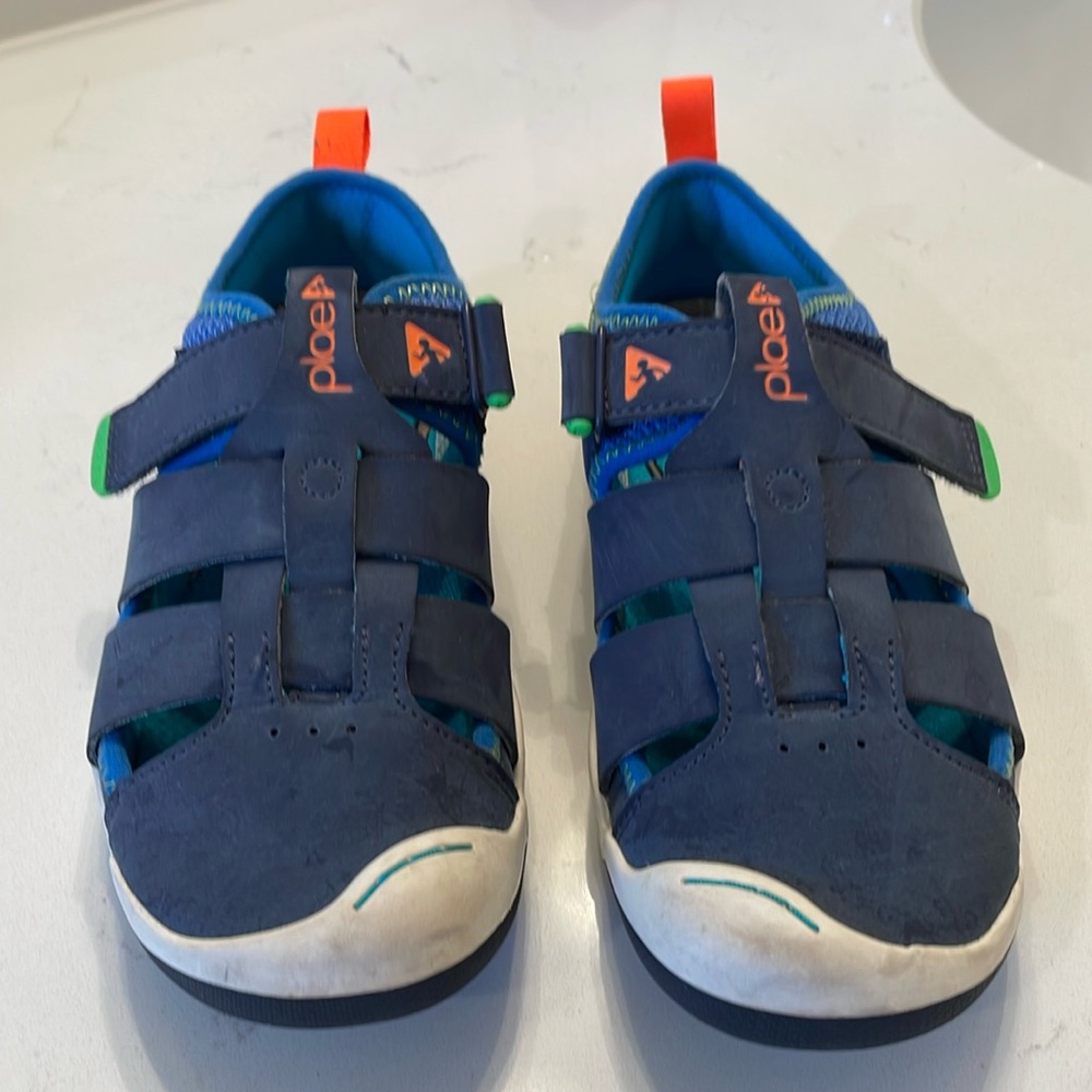 Plae Sam 2.0 shoe size 1. In great condition. Navy